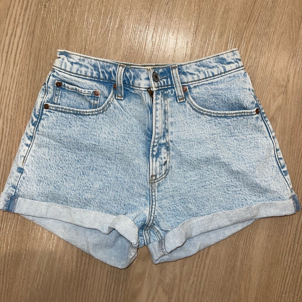 Abercrombie Curve Love The Mom Short High Rise